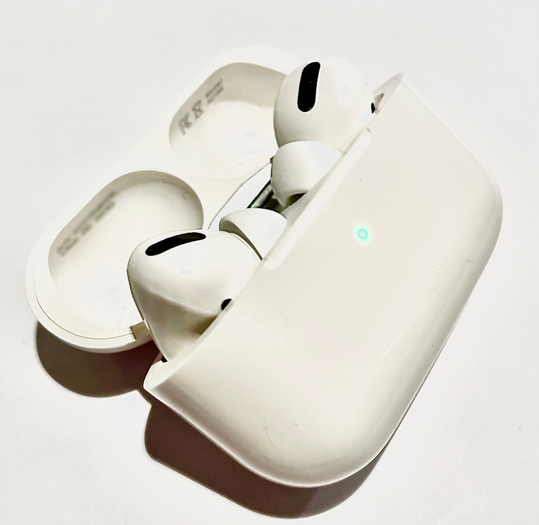 Langaton airpod-tyyppinen kuuloke mikrofonilla ja kotelolla, iPhone yhteensopiva